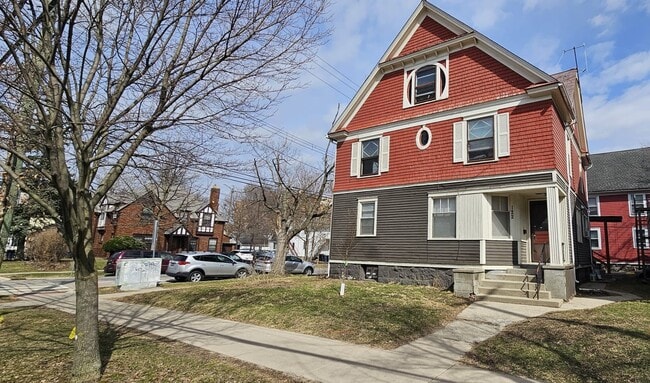 122 N. Thayer - Unger Apartments - 5-10 Minute Walk to UofM!