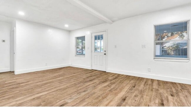 Building Photo - 4/2 ST Pete Home Available Now
