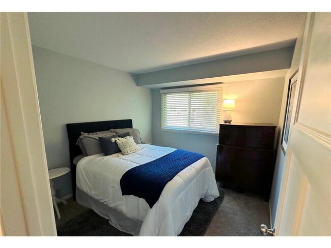 Building Photo - 7592 Zinnia Way N