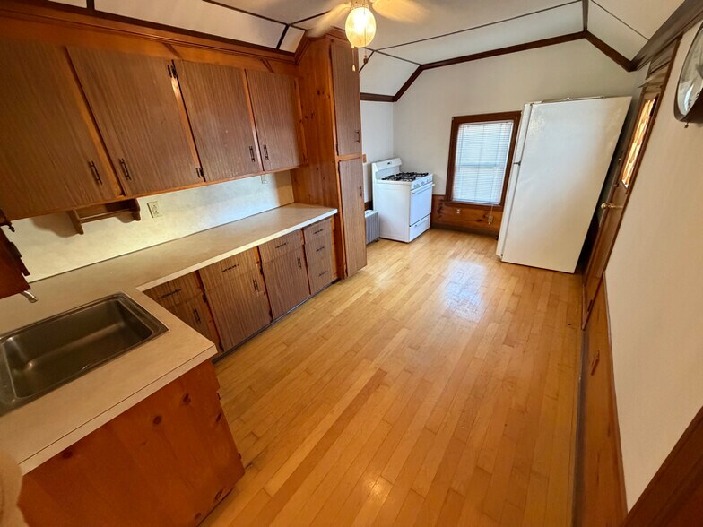 Building Photo - 7 Pearl St