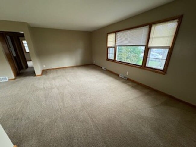Building Photo - MOVE IN SPECIAL! 1ST MONTH RENT FREE! JUST...