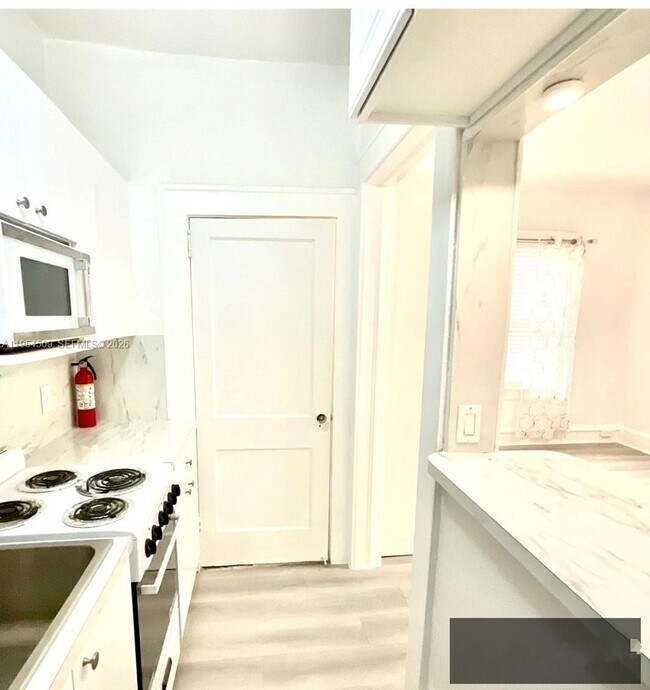 Building Photo - 124 Mendoza Ave