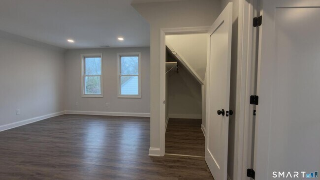 Building Photo - 43 W Prospect St