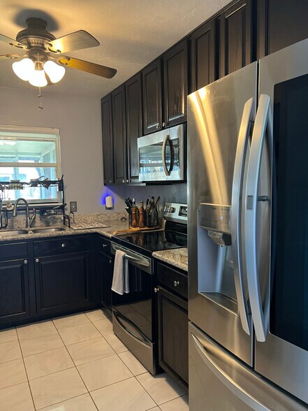 Building Photo - 2616 NW 52nd Ave