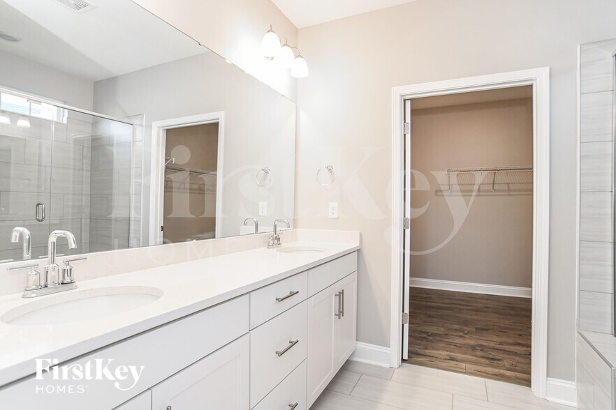 Building Photo - 126 Ari Ave