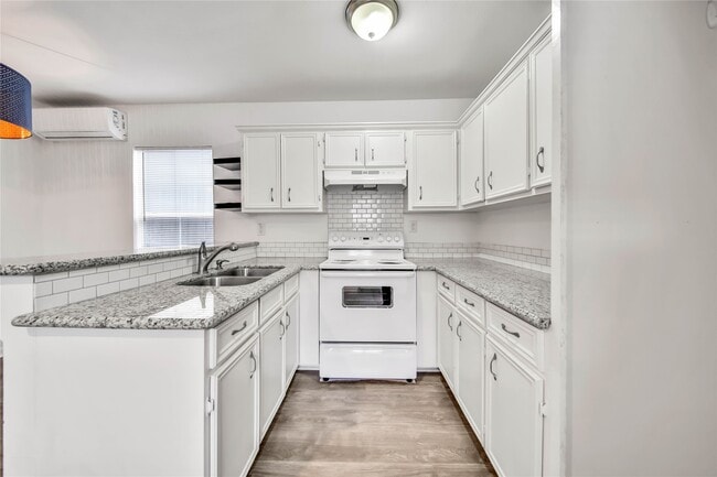 Building Photo - 1710 Shelby St