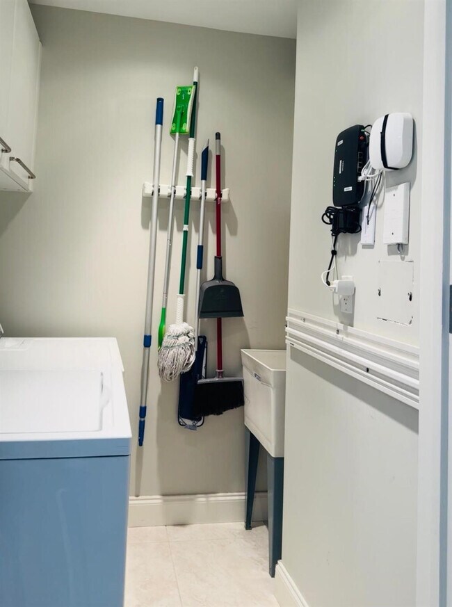 Building Photo - 3333 NE 32nd Ave