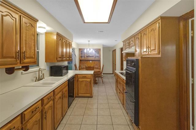 Building Photo - 421 Pebblecreek Dr