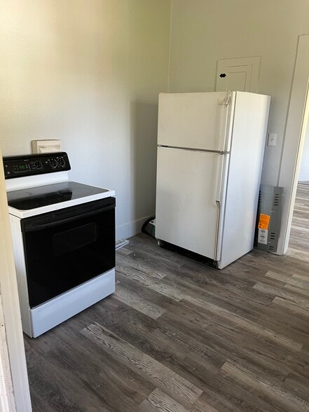 Kitchen - 404 N Main St