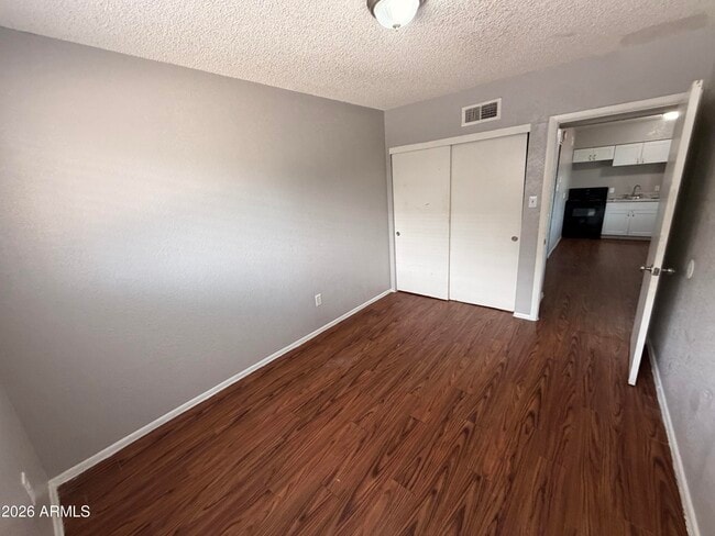 Building Photo - 6802 W Glendale Ave