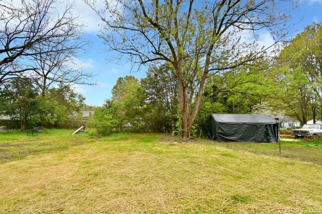 Building Photo - 905 Klondale Ave