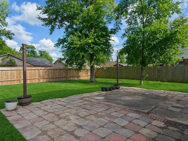 Building Photo - 16810 Deck Ct
