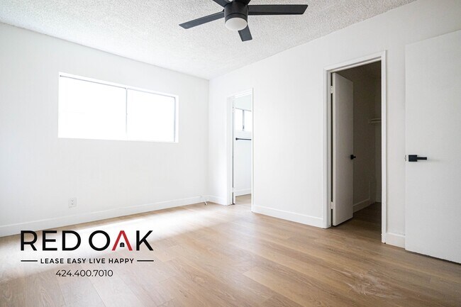 Building Photo - Spacious, Bright, and Completely Remodeled...
