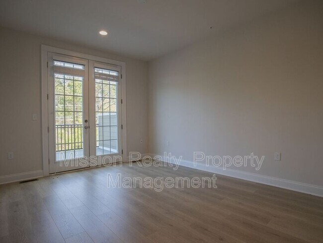 Building Photo - 1724 Old Brick Rd