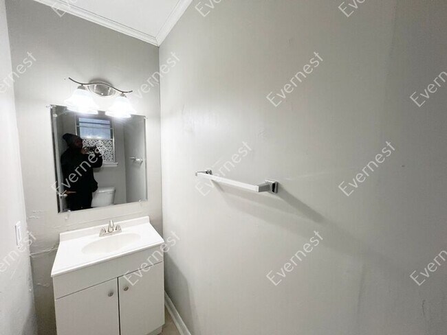Building Photo - 7809 Bradley Dr