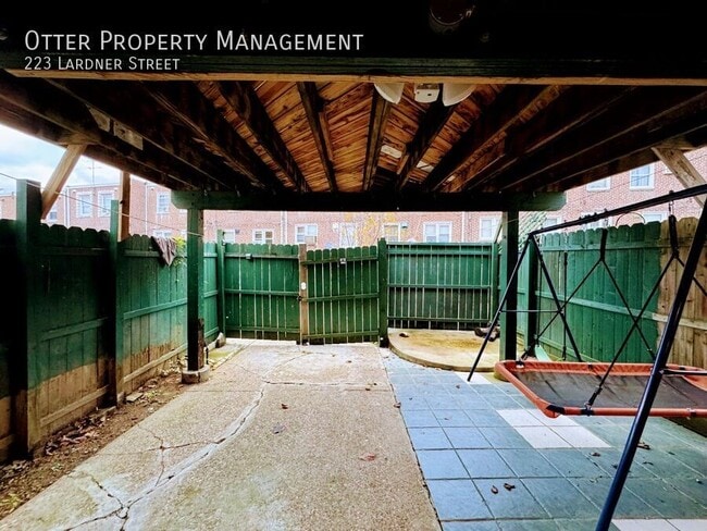 Building Photo - 223 Lardner St