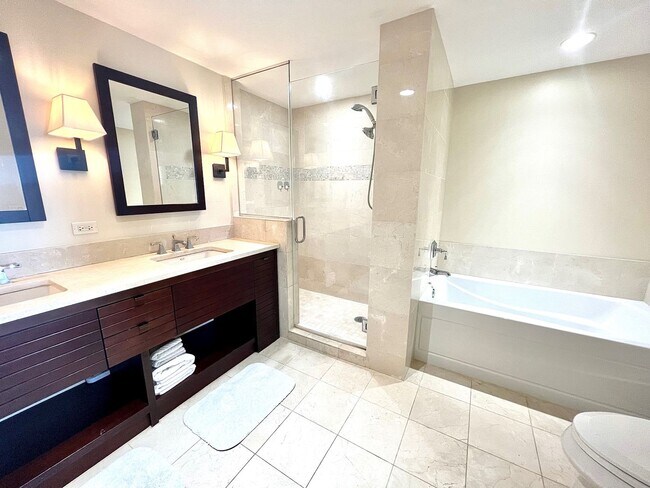 Building Photo - Fully furnished unit in the Watermark! 20th floor! VIEWS!