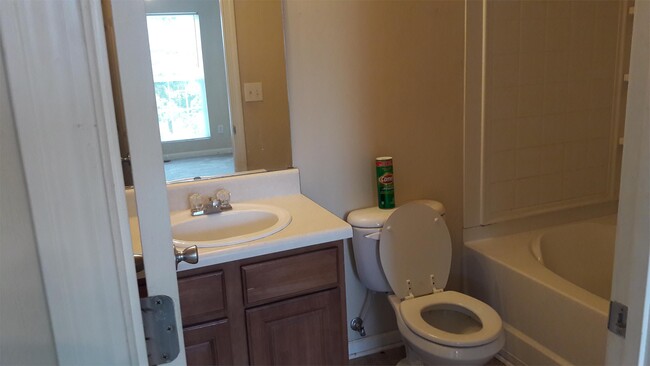 Building Photo - 2437 Piering Dr