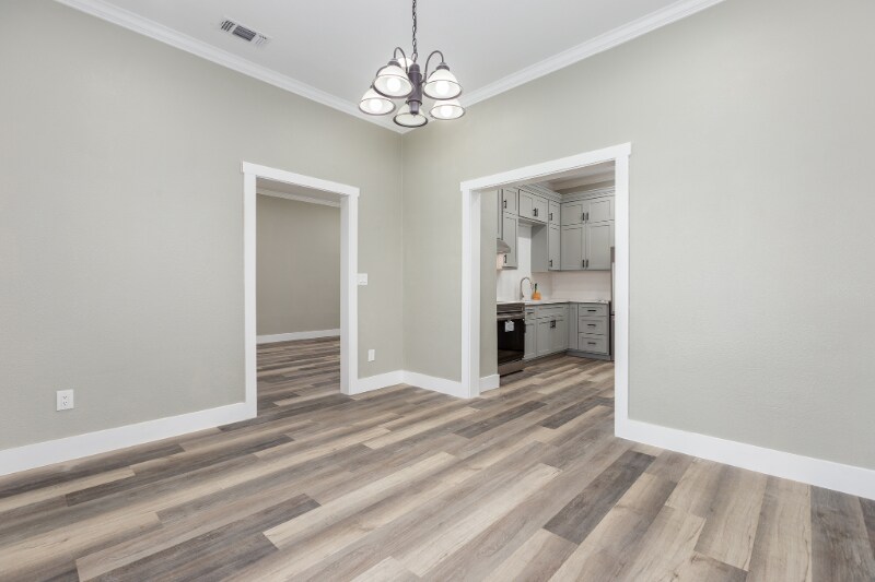 Building Photo - 121 W Kerr Ave