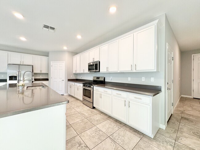 Building Photo - 9383 W Desert Bighorn Trail