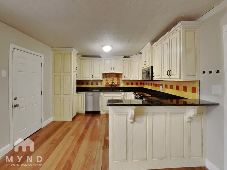 Building Photo - 2528 Carmel Rd