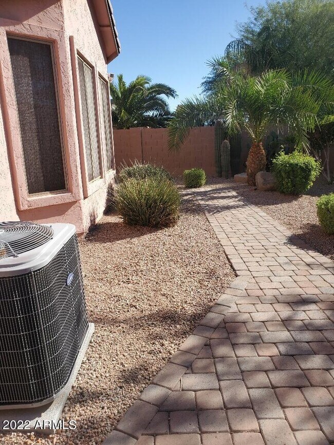 Building Photo - 46059 W Barbara Ln