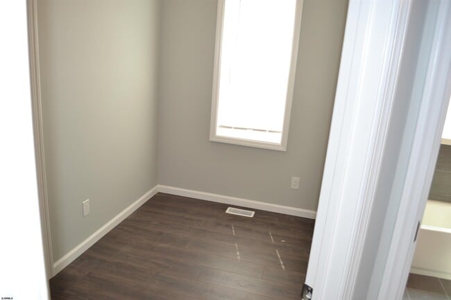 Building Photo - 103 N Harvard Ave