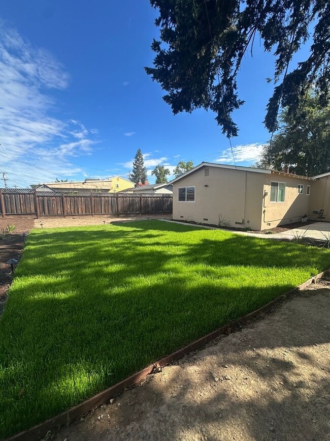 Building Photo - 4309 Ross Ave