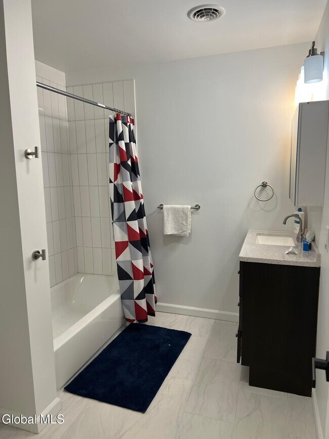 Building Photo - 351 4th St