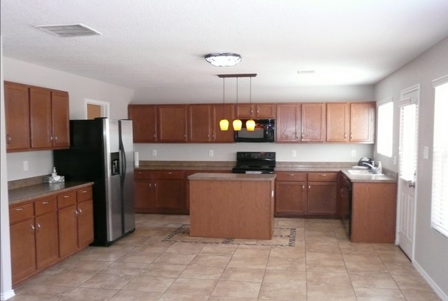 Building Photo - $300 OFF 1ST MONTH RENT IF YOU MOVE IN WIT...