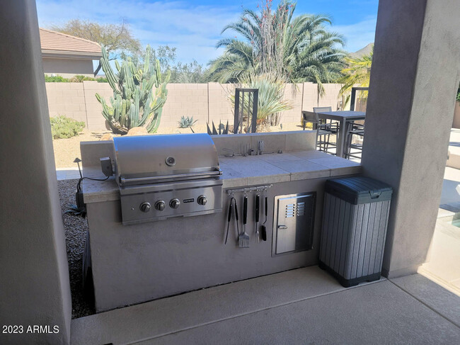 Building Photo - 10694 E Firethorn Dr