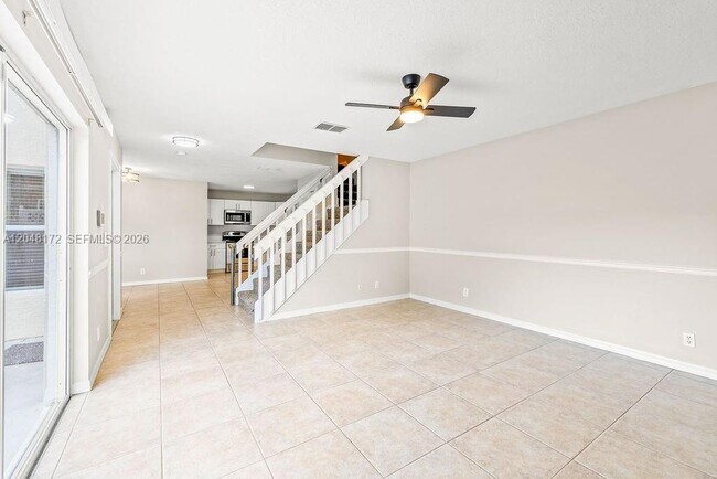 Building Photo - 1542 N Lawnwood Cir