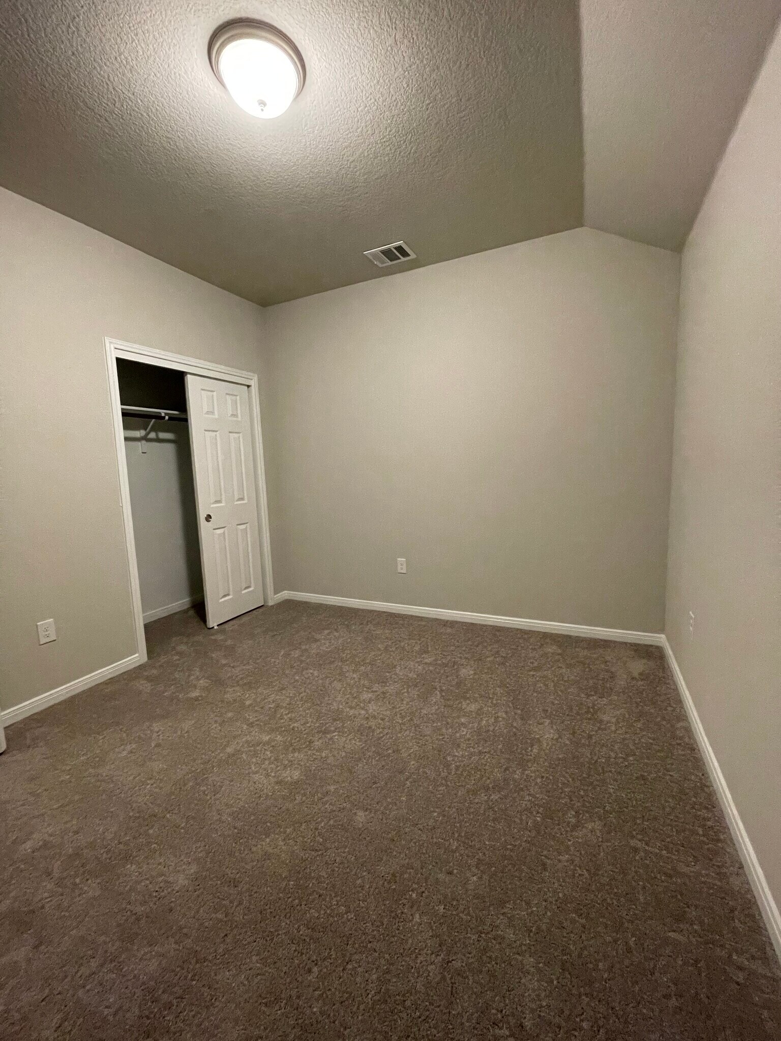 Building Photo - 300 La Joya Pass