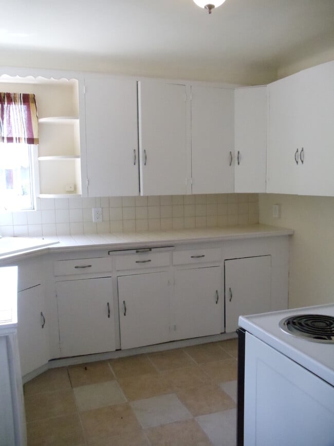 Building Photo - Coming Soon! UPS Area 3 Bedroom