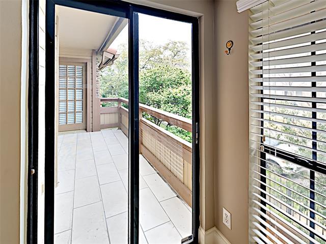 Building Photo - 7640 W Greenway Blvd