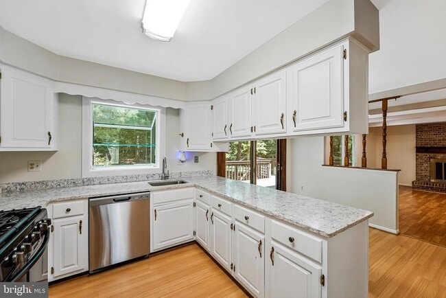 Building Photo - 2305 Acton Dr