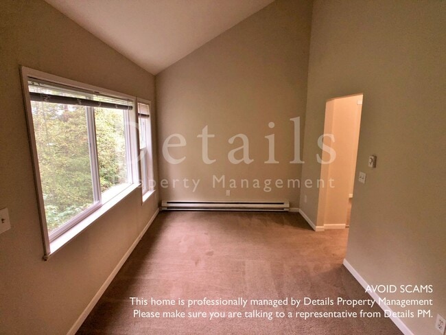 Building Photo - **APPLICATION PENDING** Nicely Updated Con...