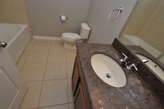 Building Photo - Gorgeous 3/2.5 Townhome in East Orlando ~ ...