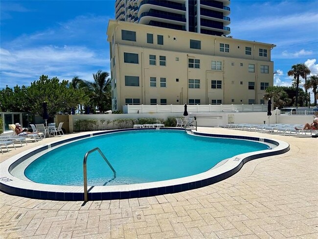 Building Photo - 1012 N Ocean Blvd