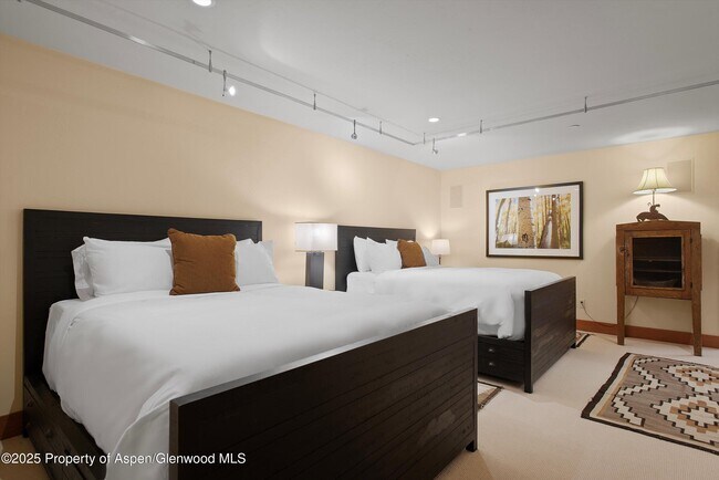 Building Photo - 714 S Galena St