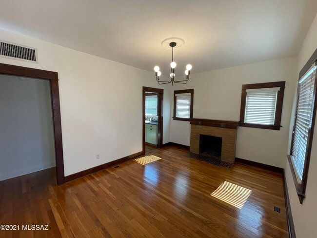 Building Photo - 1041 E Grant Rd