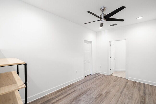 Building Photo - BEAUTIFUL Town Home For Rent in Downtown S...