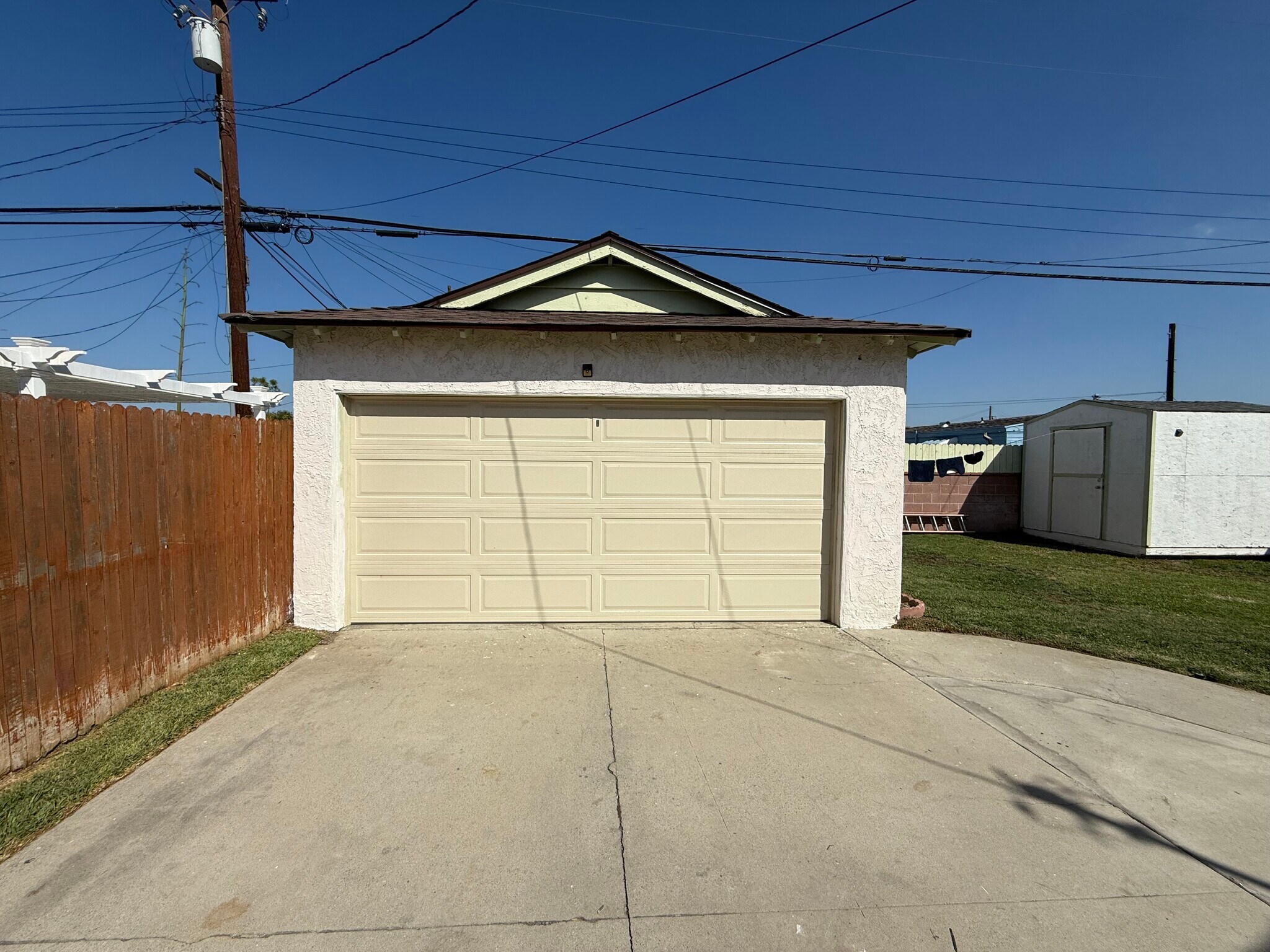 Building Photo - 8917 Reydon St