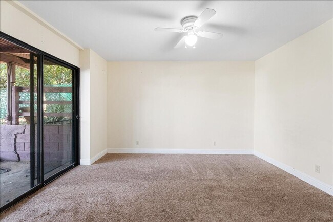 Building Photo - 2717 Knollwood Dr