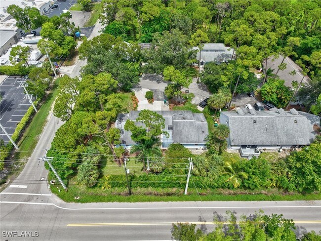 Building Photo - 1492 La Petite Ln