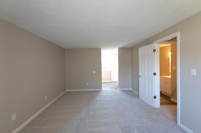 Building Photo - 4 bed 2.5 bath 2 story home with full deck located in Decatur Township