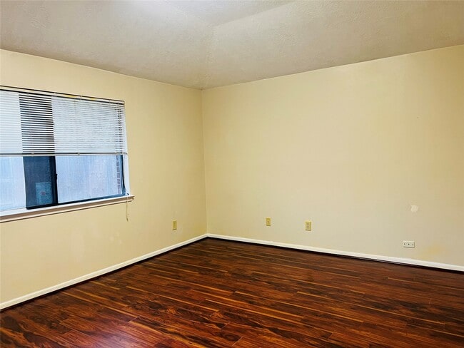 Building Photo - 8239 Squires Pl Dr