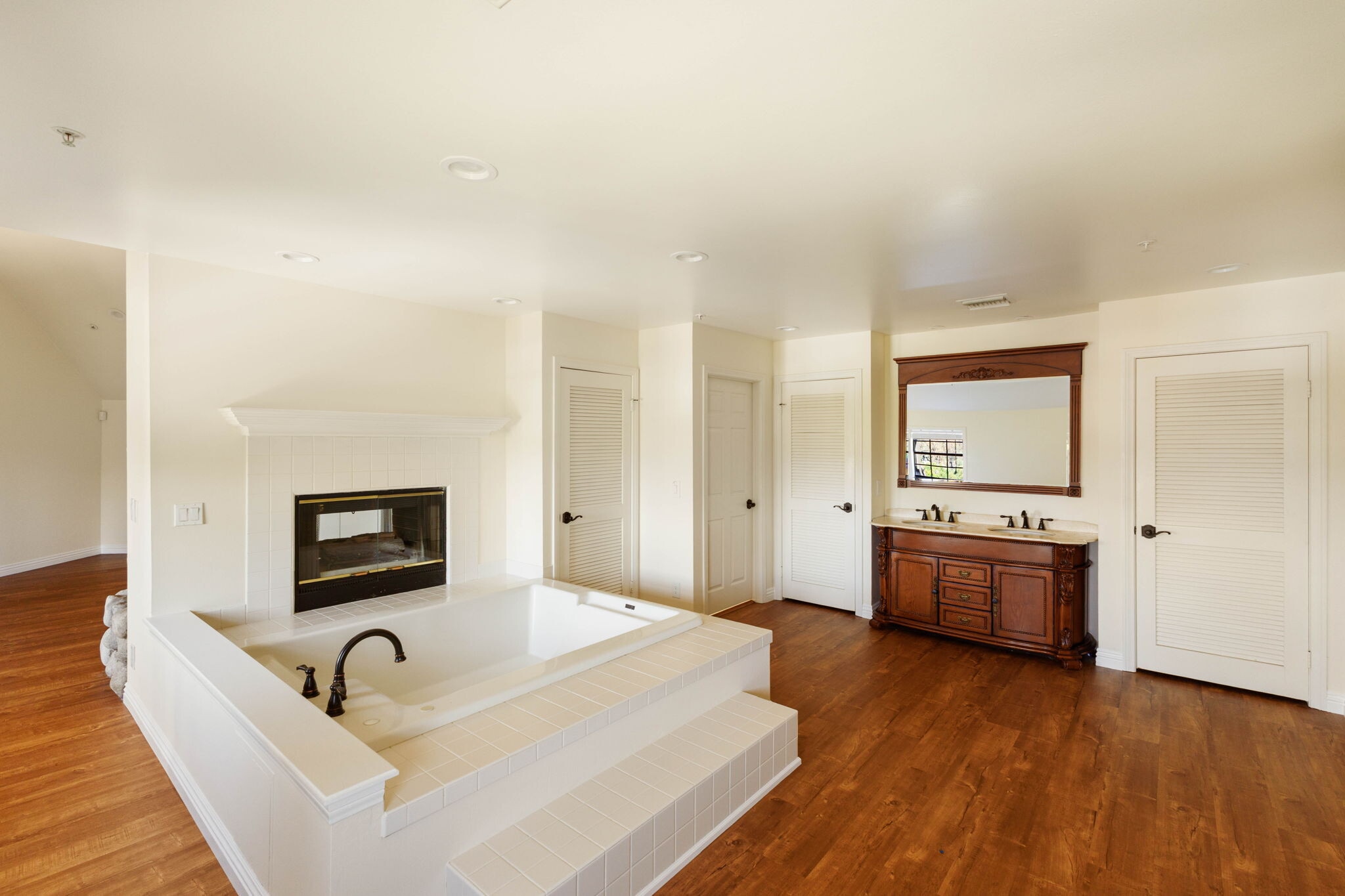 Building Photo - 5237 San Feliciano Dr