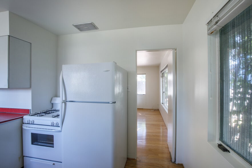 Kitchen - 543 W Coronado Rd