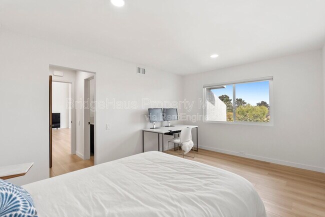 Building Photo - 2143 Caminito San Martin